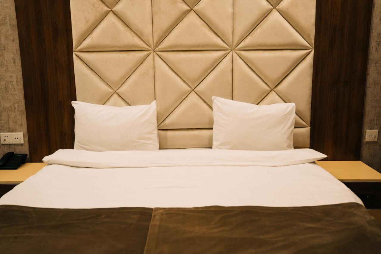 The Clocktower Hotel Baku Exterior photo